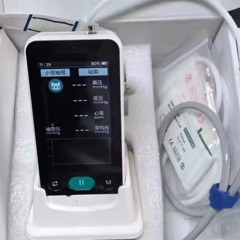 Blood Pressure Monitor - Rumah sakit hewan menggunakan monitor tekanan